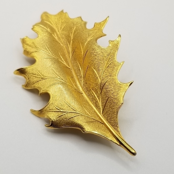 Vintage Giovanni Leaf Gold Tone Bar Pin Brooch Realistic Autumn Signed Nature 3" - Picture 6 of 7